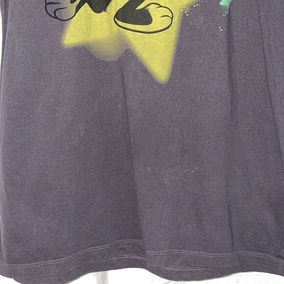 Uniqlo T shirt  - Picture 4 of 9